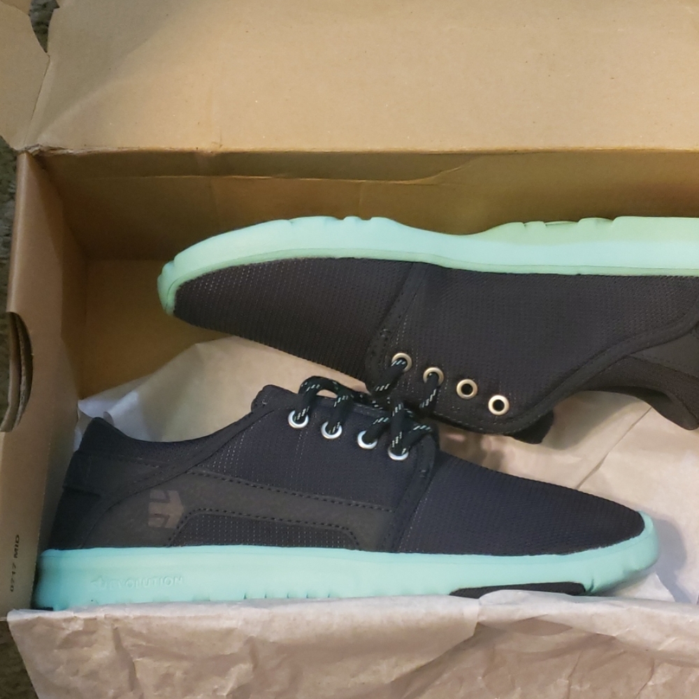 Etnies scout w's size 7
